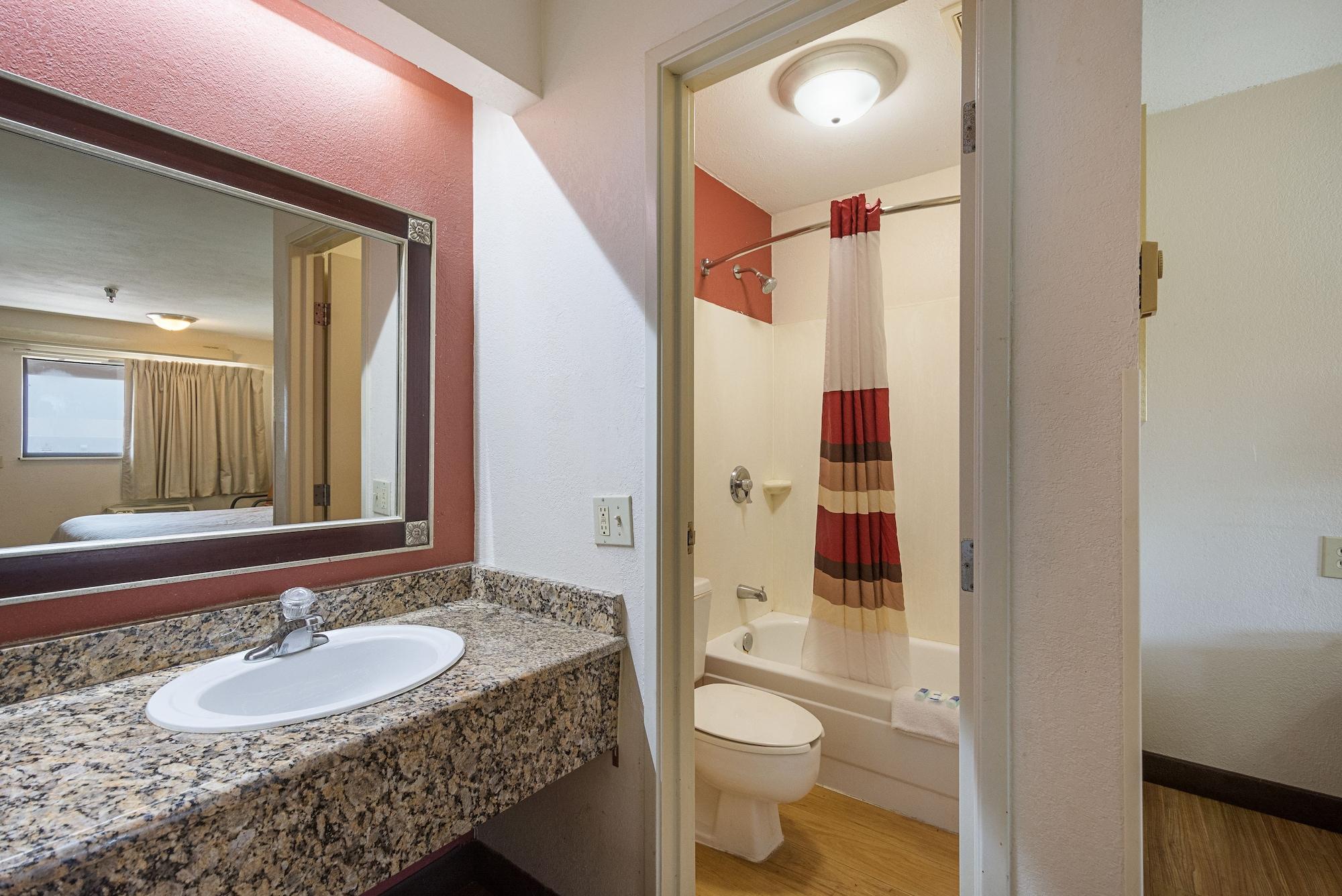 Bay Inn On Busch Тампа Экстерьер фото