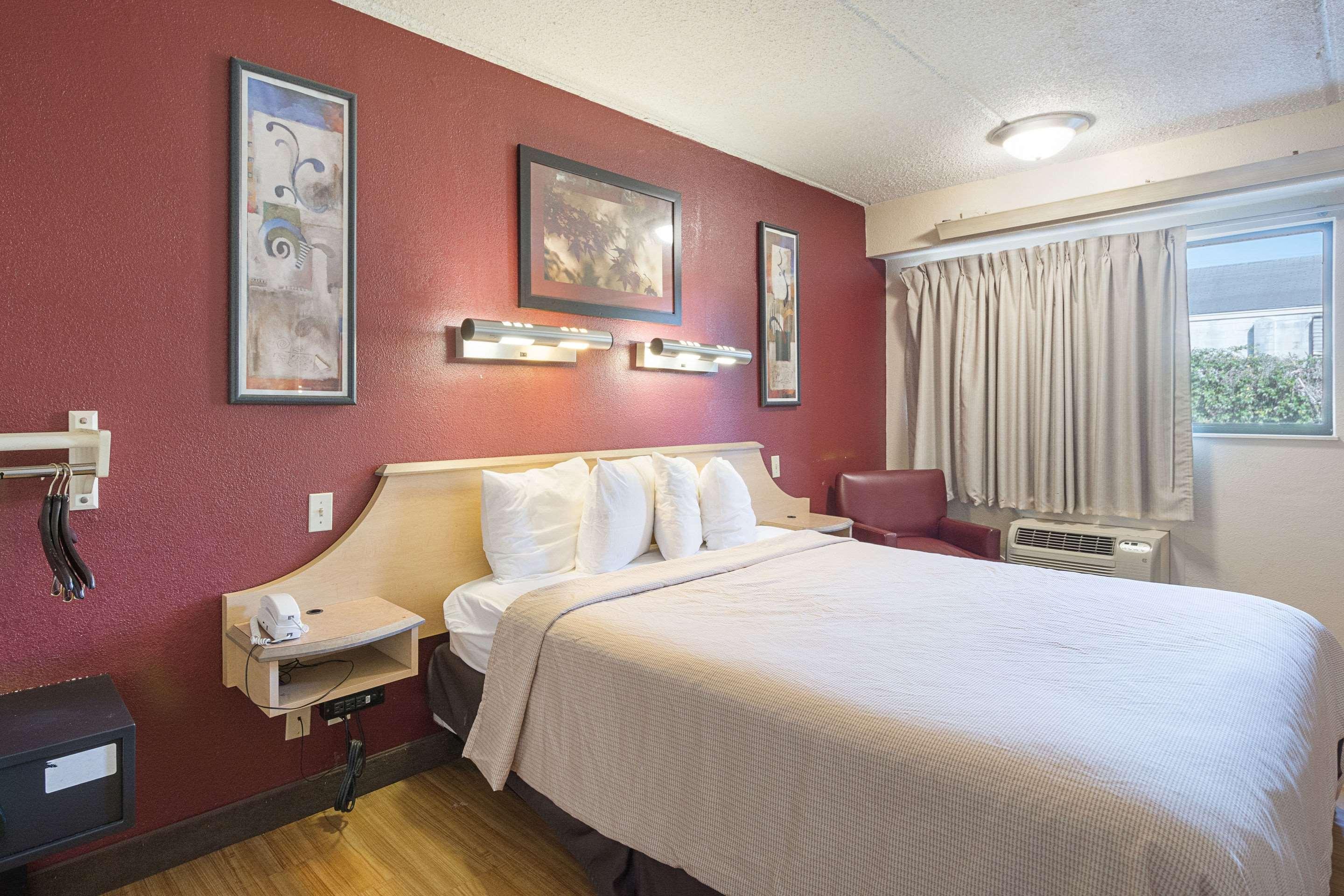 Bay Inn On Busch Тампа Экстерьер фото