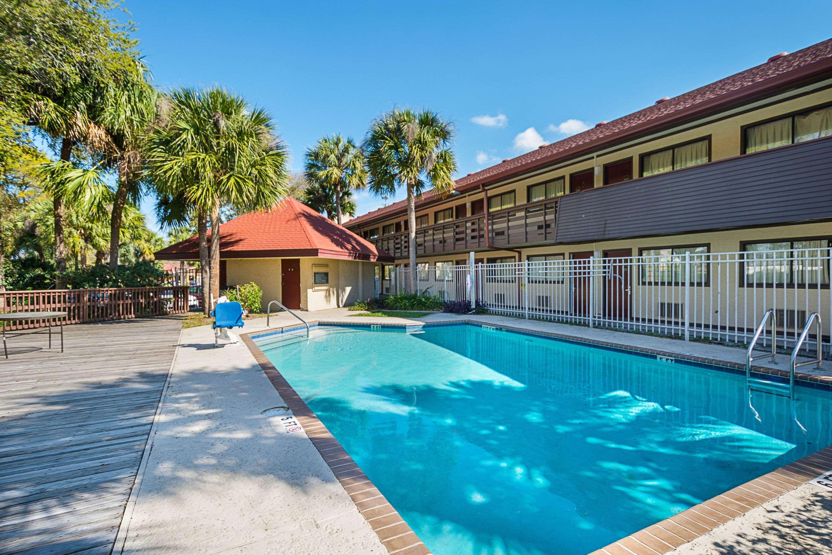Bay Inn On Busch Тампа Экстерьер фото