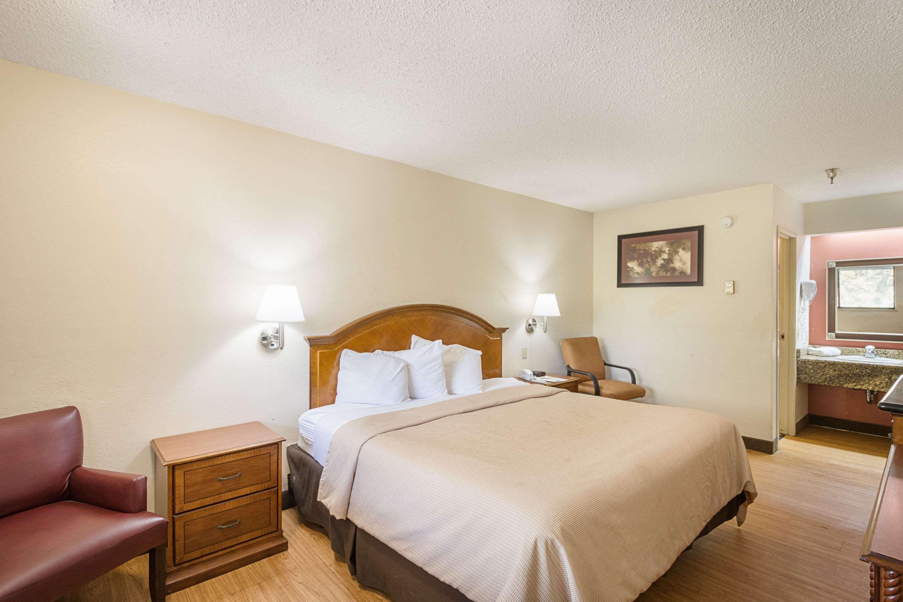 Bay Inn On Busch Тампа Экстерьер фото
