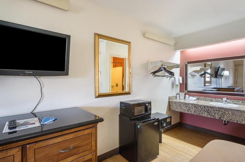 Bay Inn On Busch Тампа Экстерьер фото